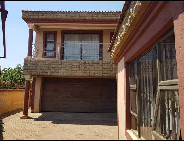 4 BEDROOM HOUSE FOR SALE IN BEVERLEY HILLS